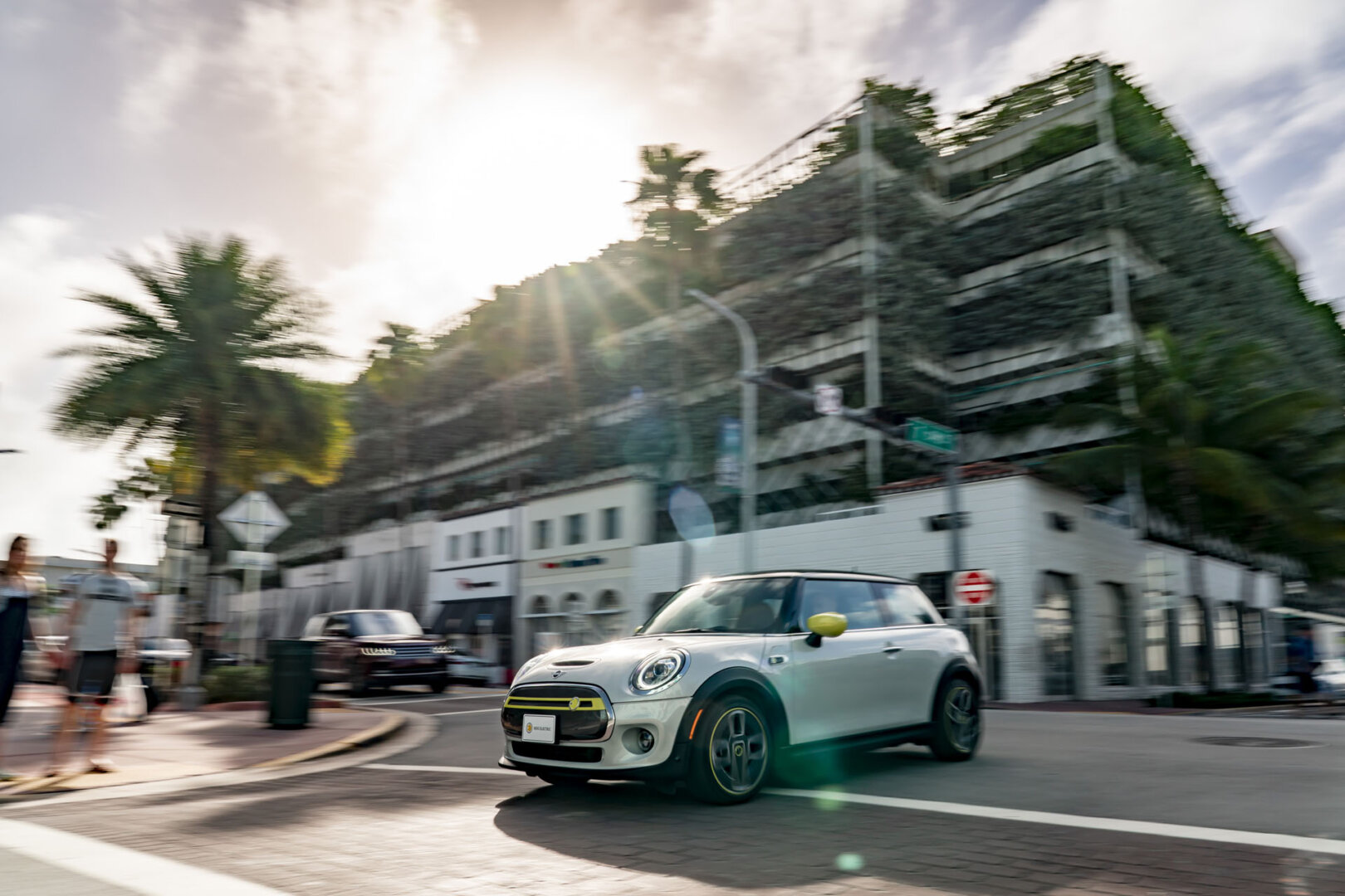 Der neue Mini-Cooper SE auf den Straßen Floridas