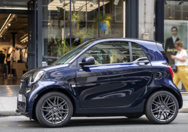 Blauer Smart Fortwo Elektroauto